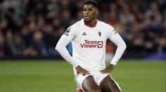 Náročné časy pro hvězdu Manchesteru: Červená karta a zatčený bratr