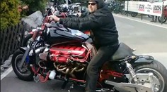 Dvanáctiválcová motorka za 130 tisíc dolarů
