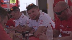 Jídlo na Dakaru? Obří jídelna, někteří požívají lunchmeat s mlékem