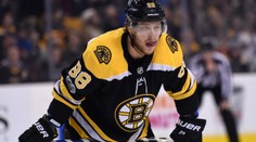 NHL: Pastrňák opět bodoval, Simon obstál v premiéře