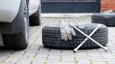 Dojíždíte v létě zimní pneumatiky? Test ukázal, že to rozhodně není dobrý nápad