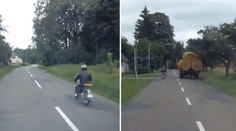 Motorkář blokoval sanitku jedoucí k pacientovi v bezvědomí! VIDEO