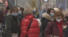 Obchody znovu otevřely i v neděli. Nákupní centra praskala ve švech