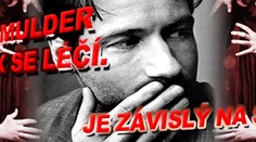 Agent Mulder z Akt X se léčí. Je závislý na sexu