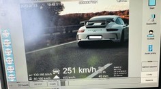 Policie: Nepleťte si dálnici s autodromem! Řidiči v Porsche 911 naměřili na D3 přes 250 km/h