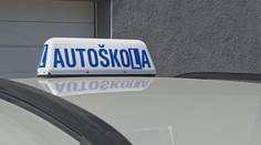 Instruktor s žákem v autě měl ohrožovat chodce. Byla mezi nimi i jeho expartnerka