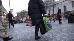 "Ukažte mi tašku," chce ochranka po zákaznících. Má na to právo?