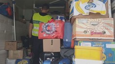 Anabolika a neproclené cigarety. Celníci na Vysočině zabavili obří kontraband