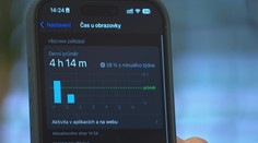 Češi vedou v závislosti na telefonech. Jsou kvůli tomu víc nervózní, říkají lékaři