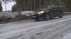 Řidiči nejsou připraveni na namrzlé silnice, led už způsobil první nehody