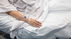 Žena ministra zdravotnictví náhle ochrnula. Museli ji napojit na přístroje