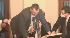 Bývalý poslanec Volný je na nemocenské. To mu ale nebrání chodit na protesty
