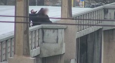 Muž chtěl skoncovat se životem. Skočit do Vltavy mu zabránili policisté