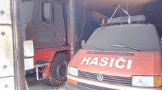 Když byli pryč, hasičům vyhořela zbrojnice! Chystají velký úklid