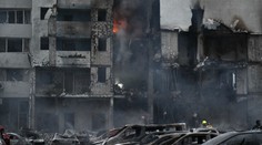 Kyjevem otřásly mohutné výbuchy. Rakety zasáhly obytné domy, nejméně 13 mrtvých