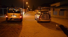 Šofér naboural do policistů, jednoho přimáčkl. Nezastavila ho ani střelba