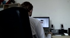 Na Ostravsku měl otec od rodiny stahovat dětské porno, je obviněný