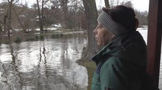 Voda vyhnala lidi z Mrákotína z domovů. Vzali jsme si jen pár věcí, zoufají si