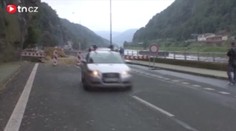 Silnice mezi Hřenskem a německou Schmilkou zůstane uzavřena déle než se čekalo
