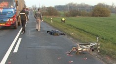 Tragický dopravní karambol: mrtvý cyklista, čtyři auta v sobě