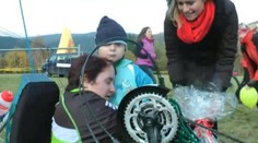 Na handbiku a s obrovskou vůlí. Petra Hurtová zdolala Jizerské hory