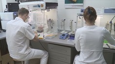 Vědci opět pracují na české vakcíně. Odborníci ale projekt kritizují