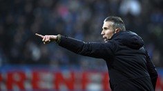 Bizár v Nizozemsku. Rozhodčí nechal na  hřišti dvanáct hráčů. Rozčílilo to ikonu