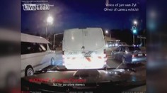 VIDEO z tragické nehody. Kamion smetl na křižovatce auta, 22 lidí zemřelo