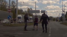 Zatmění za volantem: Mladík neudržel auto na silnici, hlídce pak zatancoval!