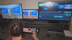 FSV UK má nové moderní studio. Studenti si v něm mohou vyzkoušet práci v televizi i rádiu