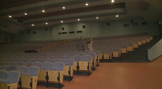 Největší kino v republice už 10 let chátrá. Město teď vyhlásilo soutěž na opravu