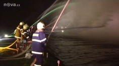 VIDEO: Unikátní světelná fontána hasičů bere dech