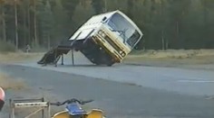 To je jízda! S autobusem po dvou kolech
