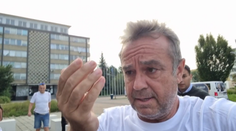 Vejce trefila poslance přímo do hlavy. Kampaň na Slovensku se vyostřuje