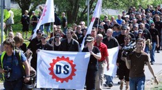 Vláda táhne do boje proti extremismu. Starostové skřípou zuby