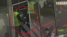 Rány do hokejového rozhodčího. VIDEO
