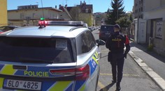 Muž v Jablonci vyhrožoval kolemjdoucím. Zastavila ho zásahová jednotka