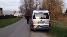 Tragická hádka na severu Moravy: Muž tam před 3 malými dětmi STŘÍLEL po budoucí TCHYNI!
