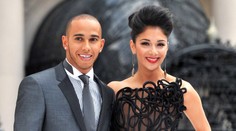 Hamilton se bude ženit! Krásná Nicole mu napotřetí kývla