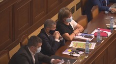 Vláda se sešla s opozicí. Kompenzační bonus bude Sněmovna řešit ve středu