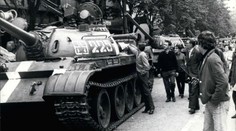 "Vojáci mířili i na děti! Tátu zrada zabila," vzpomínají lidé na rok 68