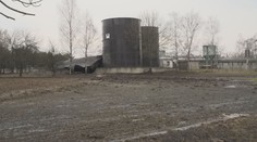 Zemědělcům vytekly z nádrže desítky tun kejdy. Zasahovat museli hasiči