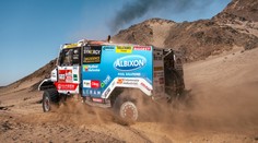 Dakar odstartoval! Šoltys nejlepší z českých kamionů, Michek v desítce