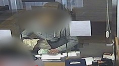 Sotva se dostal na svobodu, chytili ho za přepadení stejné pošty. Policii řekl důvod