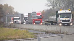Muži měli podvádět v kamionové dopravě, skončili ve vazbě