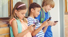 Školy zakazují mobily o přestávce, rodiče jásají! ANKETA