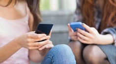 EU zavede nová přísná pravidla pro mobily. Pomůže to bateriím, tvrdí