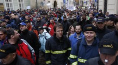Odboráři nesouhlasí s plošným snížením platů. Hrozí demonstracemi