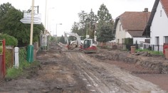 Výstavba nové silnice a kanalizace ochromila obec Kočí na Chrudimsku