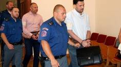 Soud s policejními vyděrači z Toflova gangu: Hrozí jim 10 až 16 let vězení
